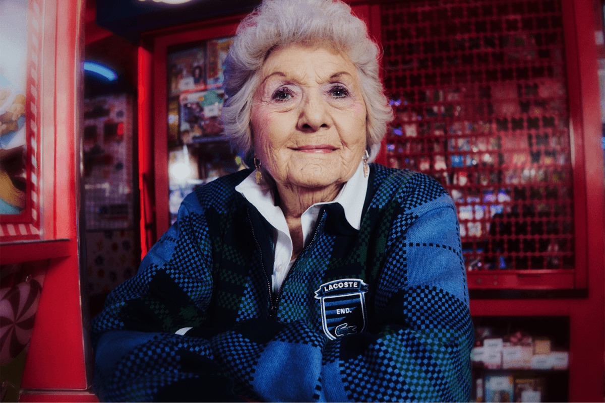 Grime Gran schittert in retro 'Arcade'-campagne van END. en Lacoste